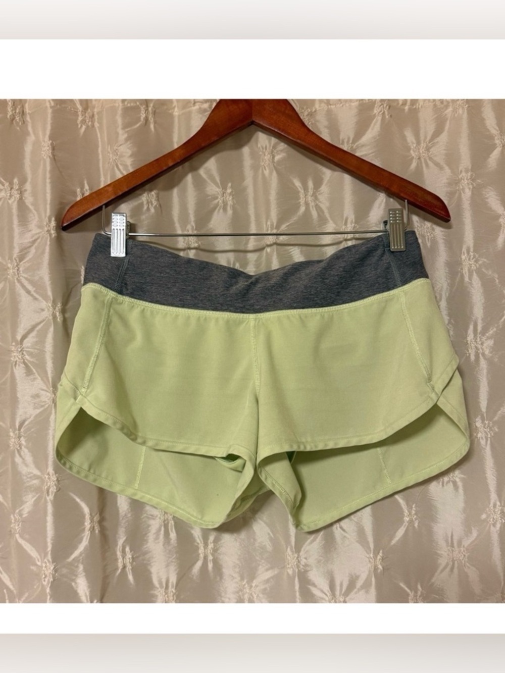Lululemon Run: Speed Short Stretch
Clear Mint Neon Green Heathered Slate Gray